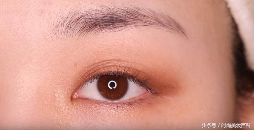 大地色眼妆配什么色的口红和腮红,日常眼妆怎么画显大又干净大地色