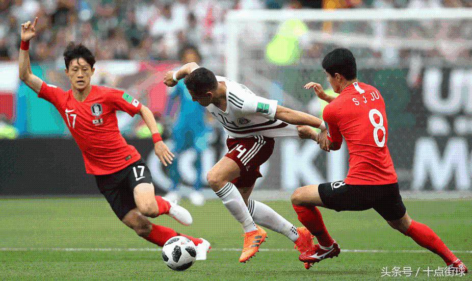 韩国球迷自嘲不忘带上中国男足:踢成这样,还以为是中国队在比赛