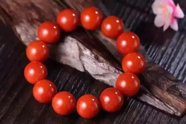 什么生肖适合戴什么手串,什么属相戴首饰