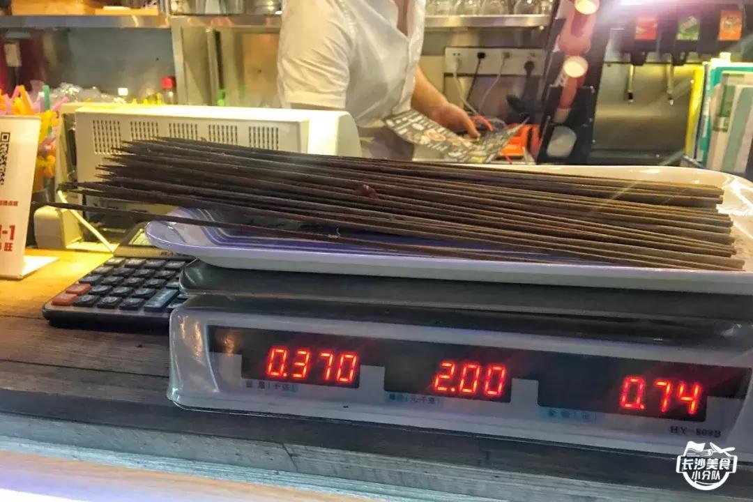 情怀总被烂梗消费,网红串串店长沙