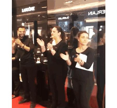 法国丝芙兰美女,外国加油站的女孩加油