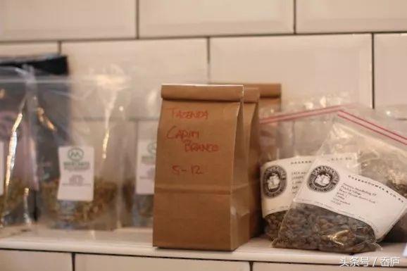 这个人均咖啡4杯的国家，除了梵高郁金香，有哪些咖啡馆值得逛