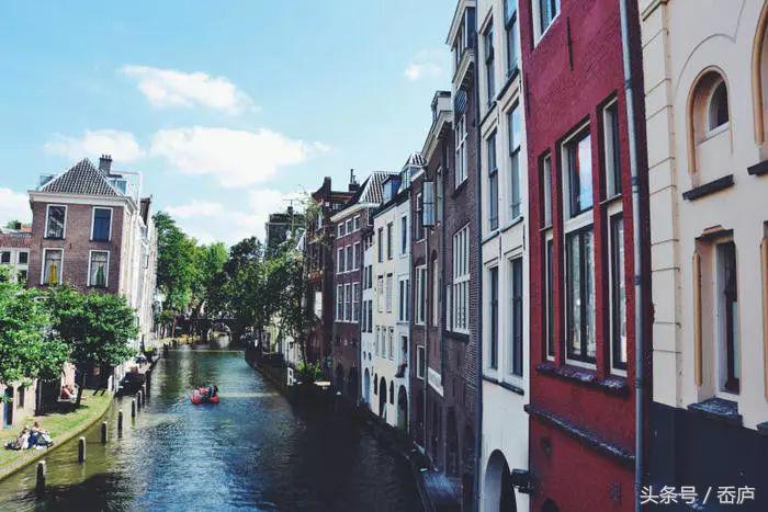 这个人均咖啡4杯的国家，除了梵高郁金香，有哪些咖啡馆值得逛