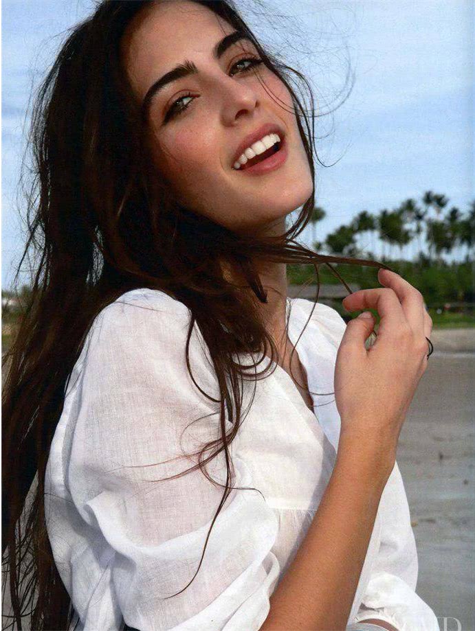 世界杯第一美女，观众席上一张照片迅速爆红！身材火辣好球成双！