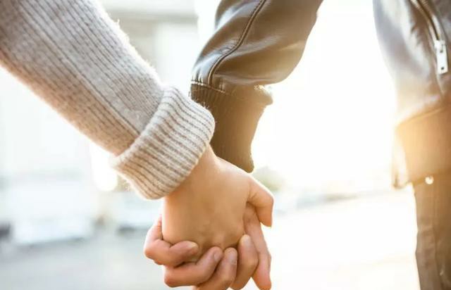 聊点成年人才懂的话题,成年人幽默聊天话题