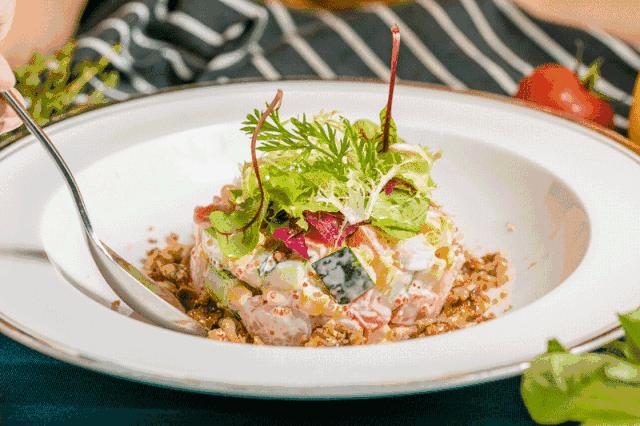 适合小情侣去的餐吧,一家很有情调和气氛的露天餐吧