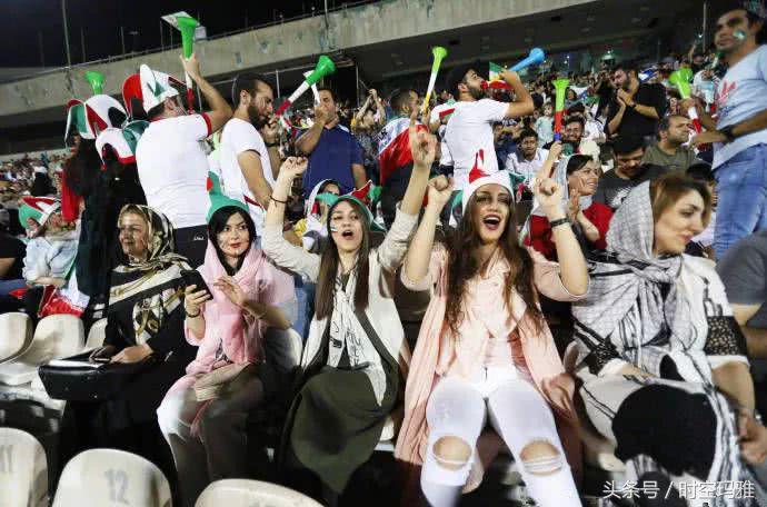 世界杯赛场那些高颜值女球迷瞬间,世界杯看台美女卡塔尔
