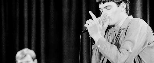 唱歌跑调居然真的是一种病,唱歌跑调还能当歌手么