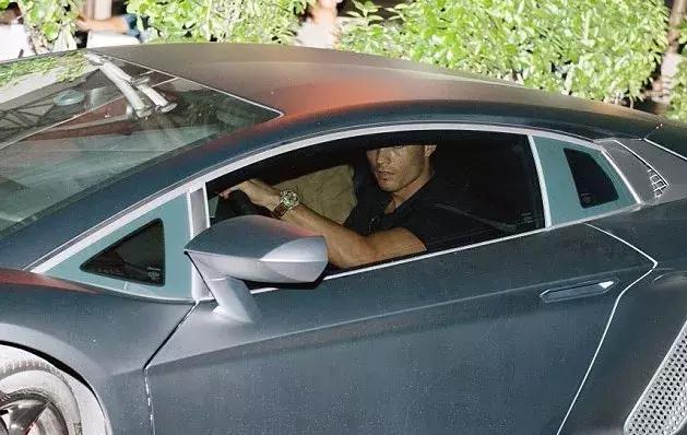 c罗一天赚多少人民币,c罗一天能赚多少钱