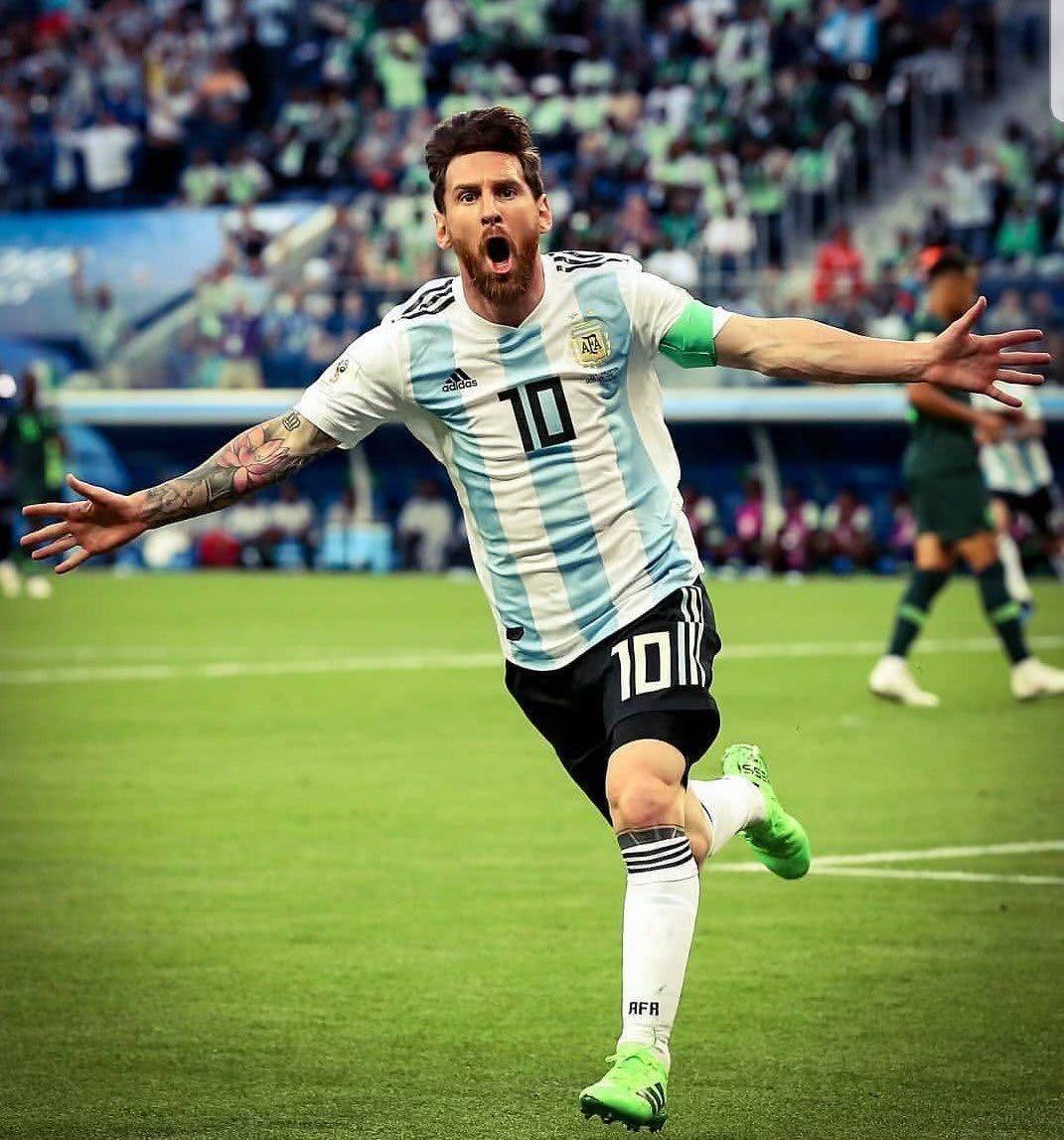 经典大战，阿根廷出线了！全世界球迷为梅西泪流满面，为之疯狂