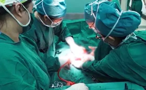 「风采」孕妇产检“迟到”9个月？北京妇产医院为其摘除直径30cm囊肿，诠释医者风采！