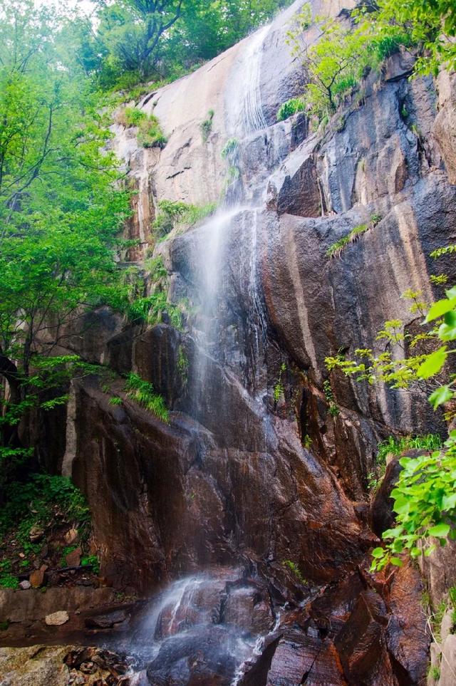 这里有十里亲水画廊,在海拔1400米的地方看世界杯,赏流泉飞瀑