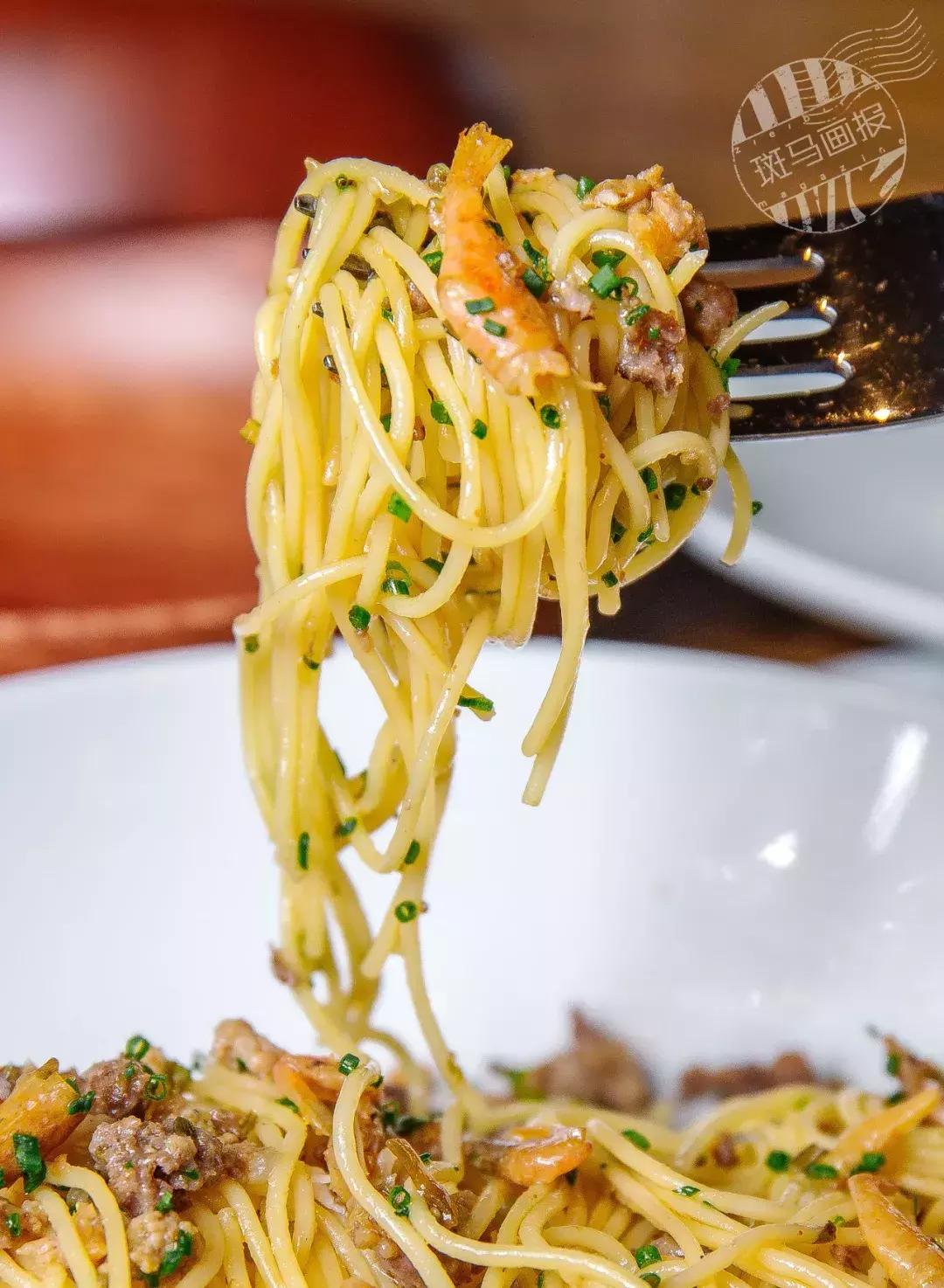 实探！全球第7家「奔驰餐厅」！什么都卖就是不卖车……