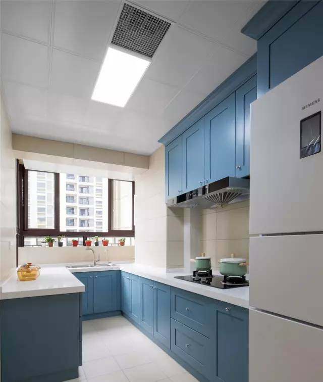 请工人砌墙多少钱,请师傅到家做橱柜一块板多少钱