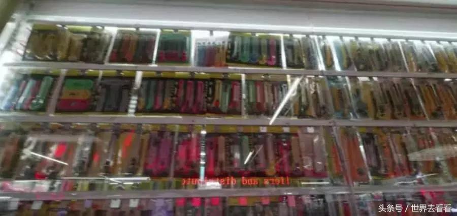 老外逛华强北组装苹果手机,外国人华强北组装苹果