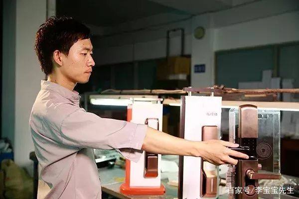 智能门锁小黑盒,小黑盒电子门锁开锁