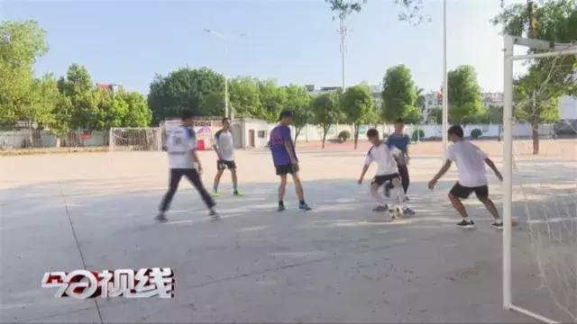 俄罗斯世界杯少年护旗手,中国小护旗手世界杯