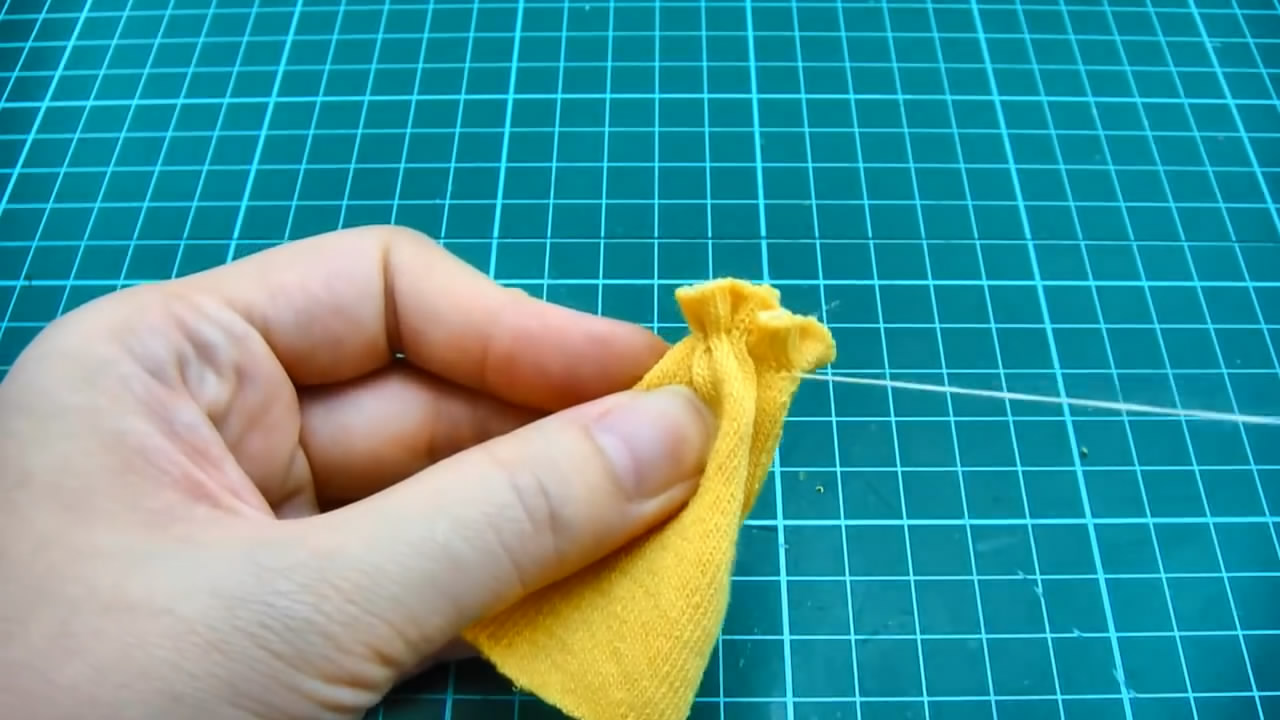 教你学会如何制作可爱的迷你无边帽,用来装饰芭比娃娃非常可爱!