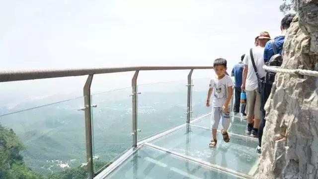 郑州附近有玻璃栈道的地方,郑州玻璃栈道景区有哪些好玩的