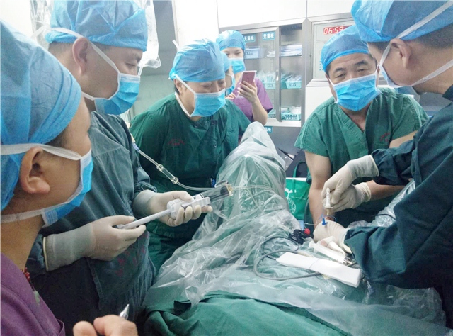 前列腺增生经尿道微创电切手术,前列腺增生加膀胱结石微创手术