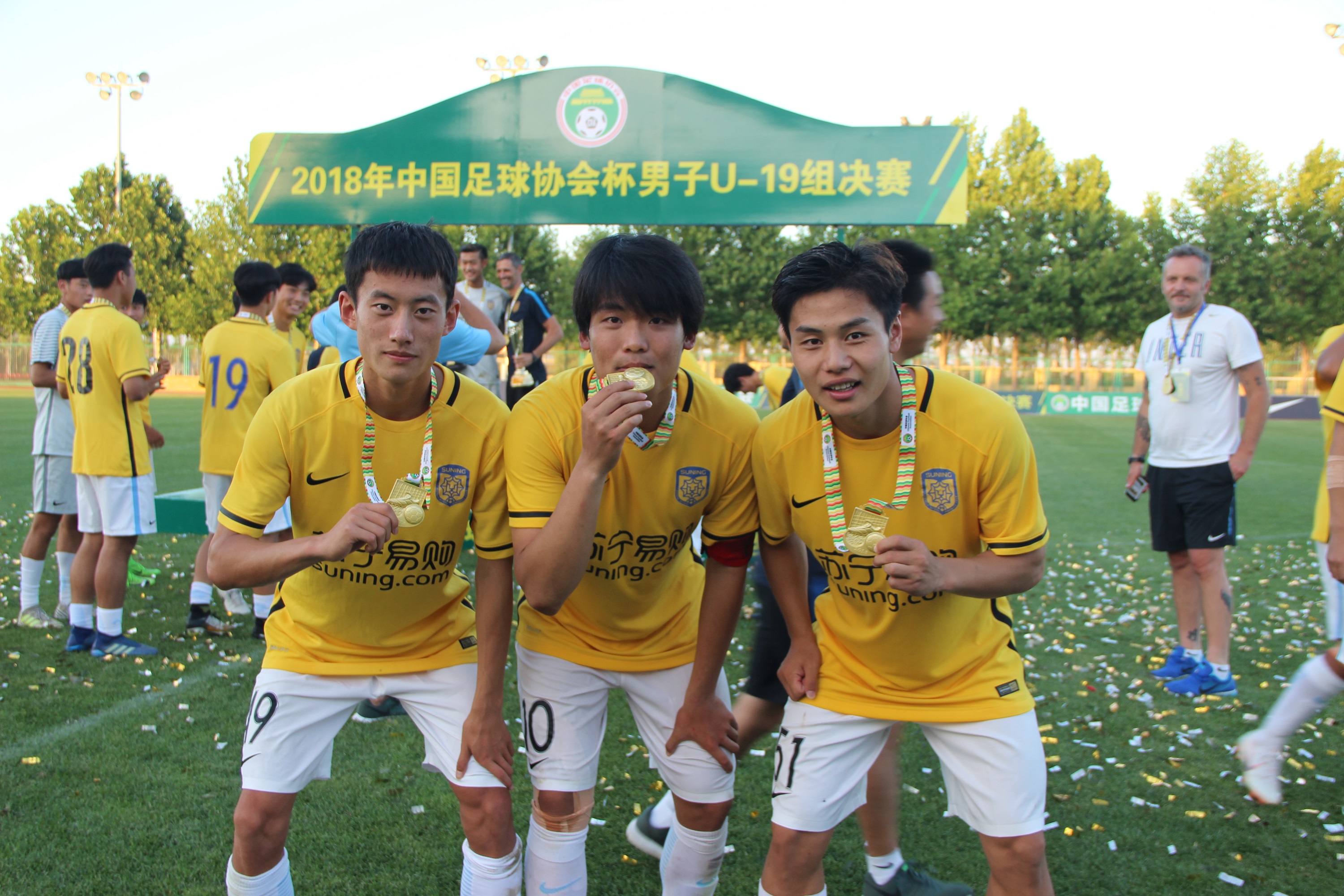 苏宁u19足球俱乐部夺冠,苏宁夺冠韦世豪