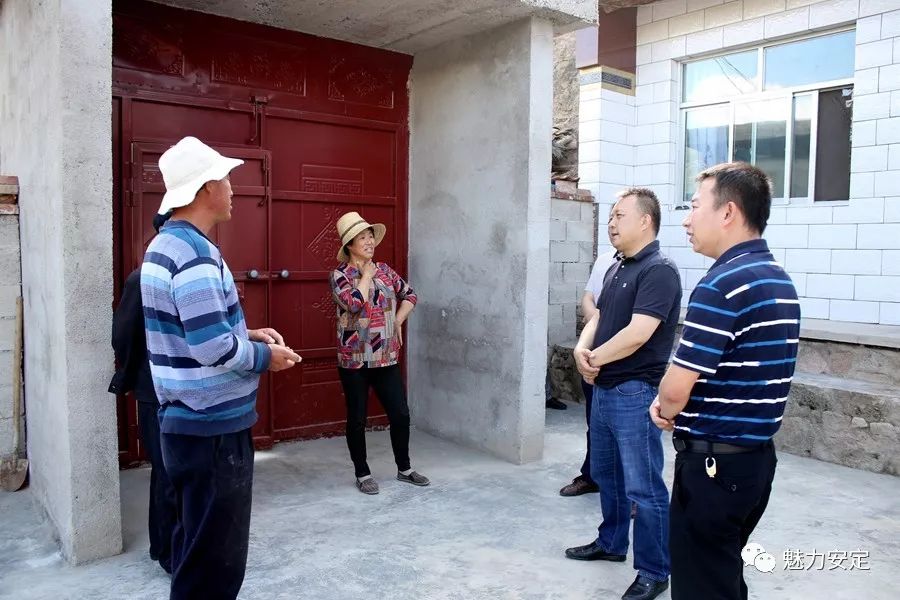 赵众炜深入南阳村走访慰问生活困难*党**员、老*党**员