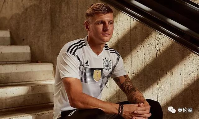 为了蹭世界杯热点，时尚杂志携手潮牌把魔爪伸向了球衣……