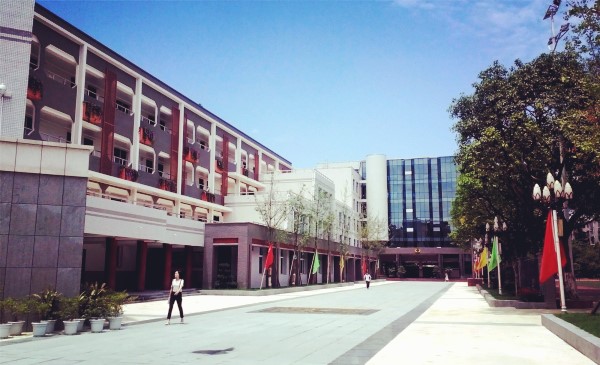 成都18中是省重点吗,成都市十八中简介