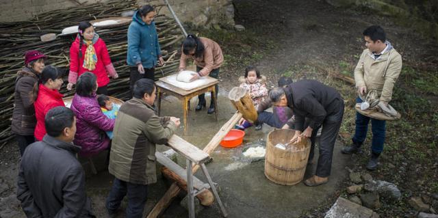 软糯香甜的糍粑快来看看,儿时回忆又香又甜的小糍粑