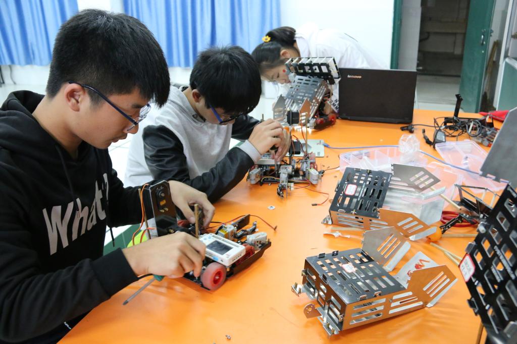 这是一个简单的填空题,填空什么的教室