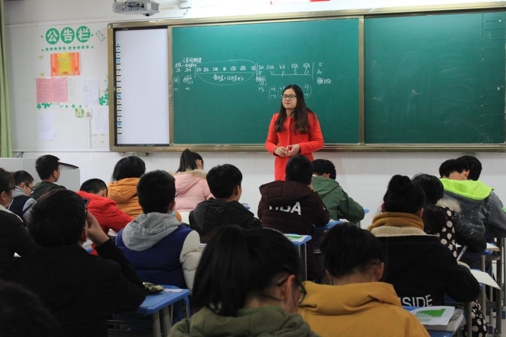 这是一个简单的填空题,填空什么的教室