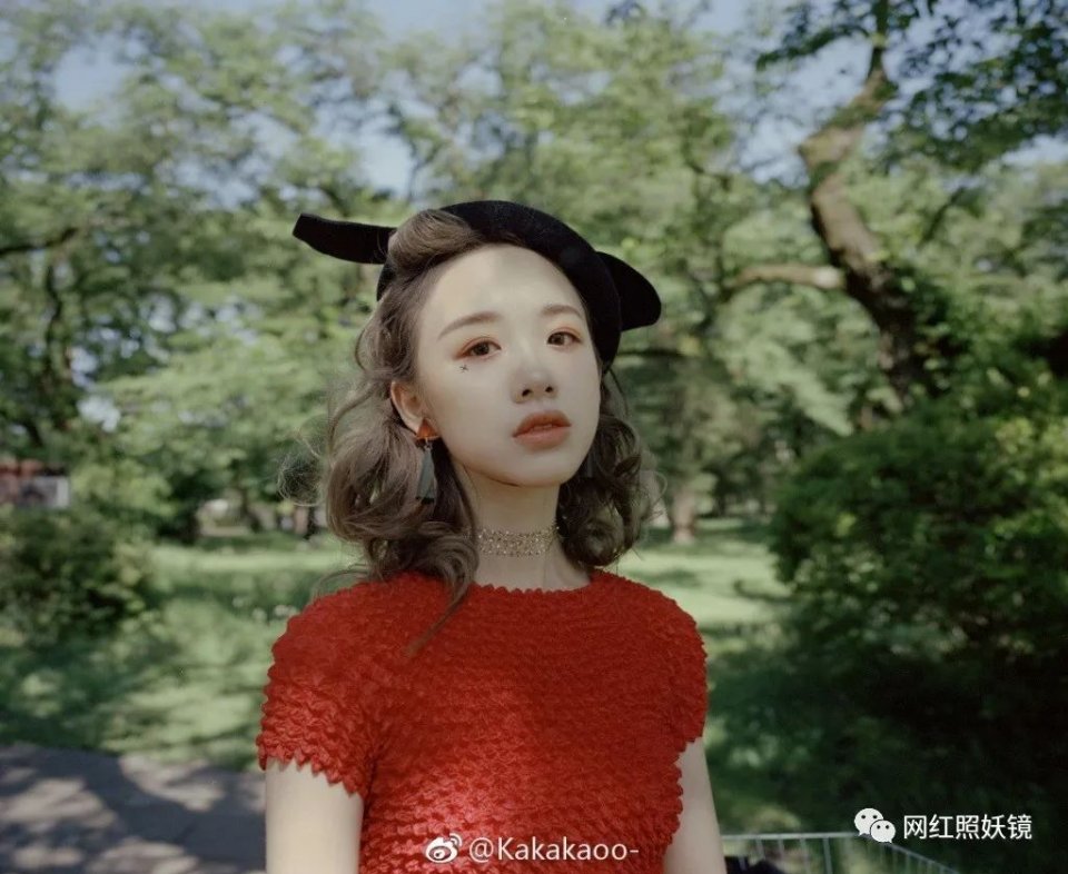 张辛苑用的化妆品,张辛苑化妆台图片