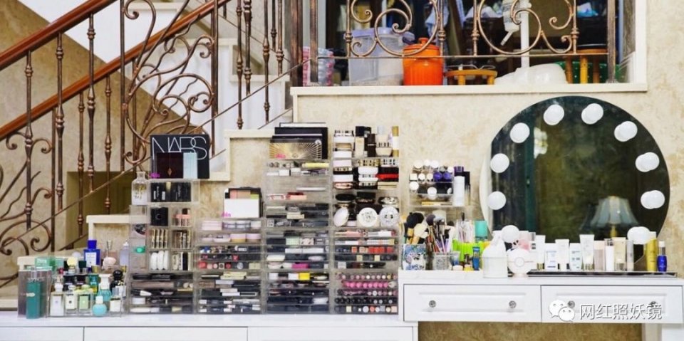 张辛苑用的化妆品,张辛苑化妆台图片