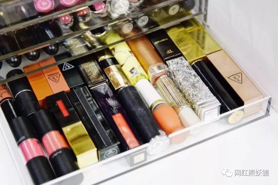 张辛苑用的化妆品,张辛苑化妆台图片