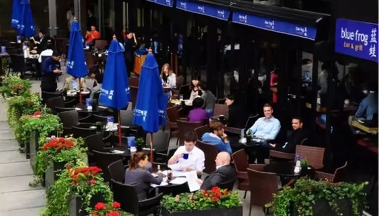 世界杯户外看球氛围,世界杯白热化