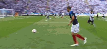 姆巴佩梅开二度绝杀巴萨,法国杯姆巴佩造三球