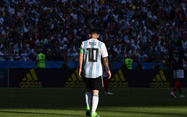 19岁姆巴佩世界杯决赛夺冠,姆巴佩说梅西是历史最佳