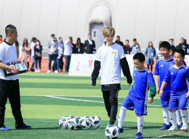 被颜值耽误的实力唱将鹿晗,被演艺圈耽误的体育小子