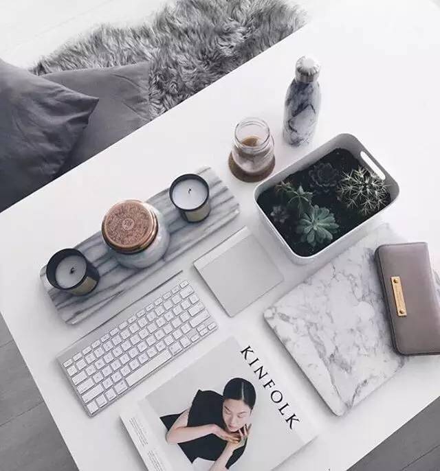 当代女孩喝奶茶,女孩子的快乐都是一杯奶茶给的