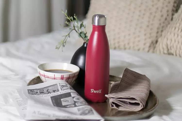 当代女孩喝奶茶,女孩子的快乐都是一杯奶茶给的