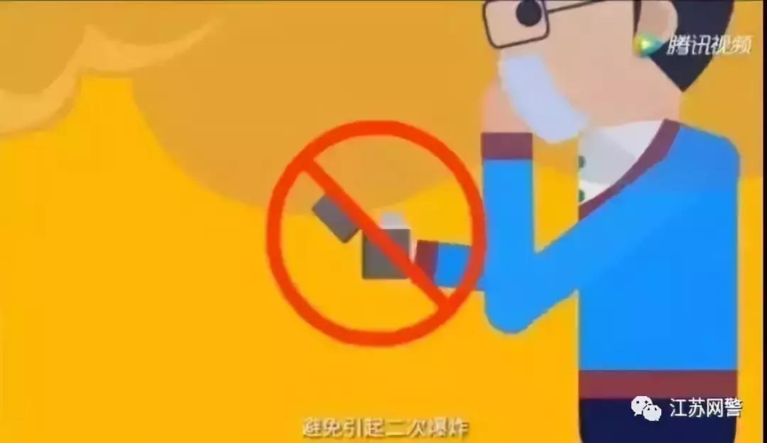 校园门口再现砍人事件,校园拿刀砍人事件