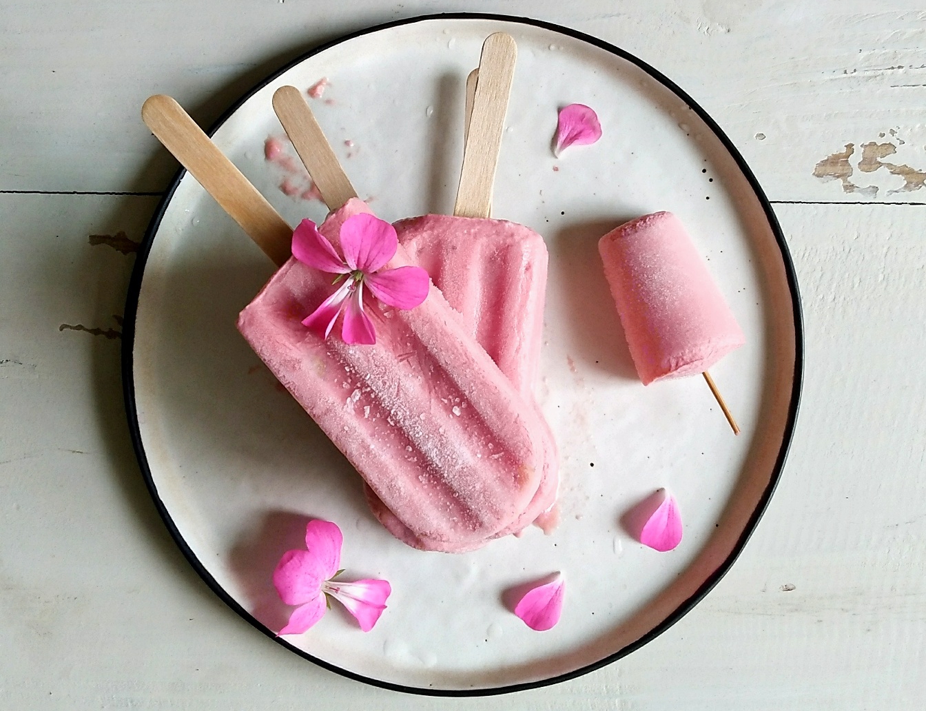 甜美多汁的新鲜桃子，你最喜欢吃哪种？