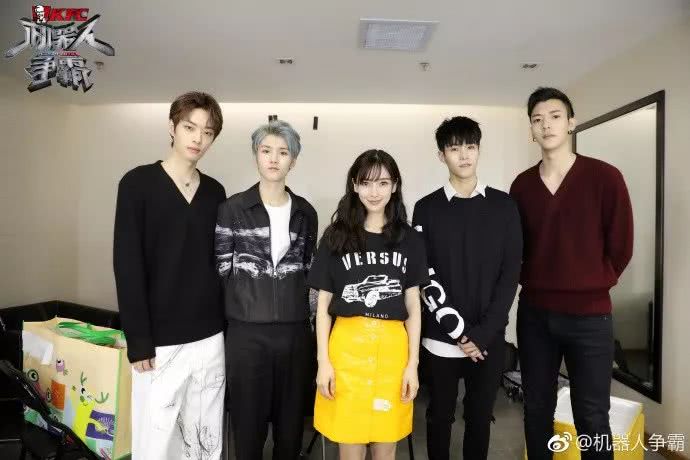 机器人格斗打得好，Angelababy主动给微信号？