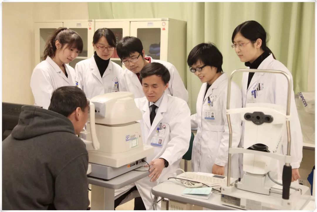 滕州人民医院眼科专家大夫有几个,滕州市中心人民医院眼科专家