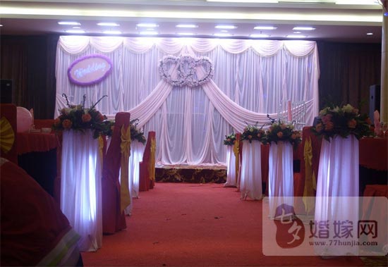 结婚整蛊新郎敬酒招式搞笑视频,怎么整蛊接亲新郎和伴郎