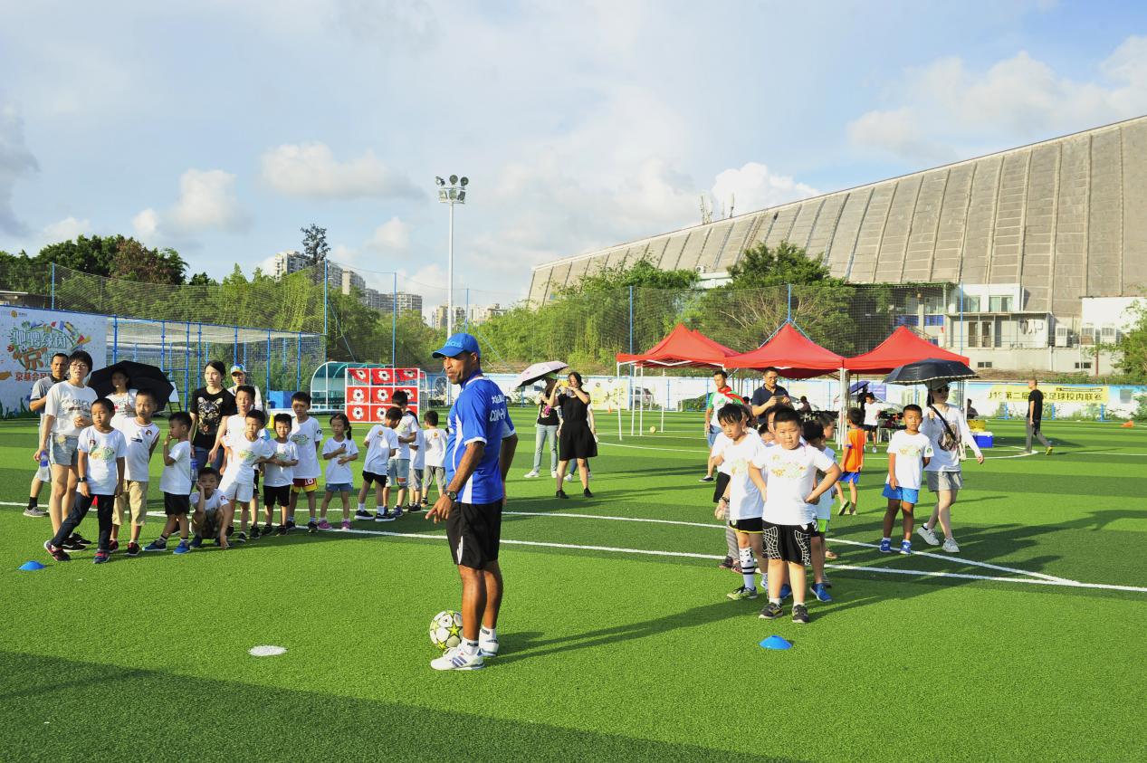 京基集团举办足球亲子活动助力青少年体育工作