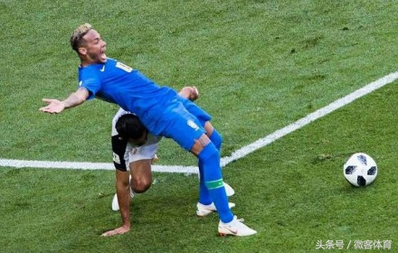 假摔足球苏亚雷斯,假摔名场面内马尔