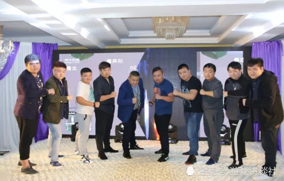 他要直播30年，却累到吐血；相亲4次，至今单身