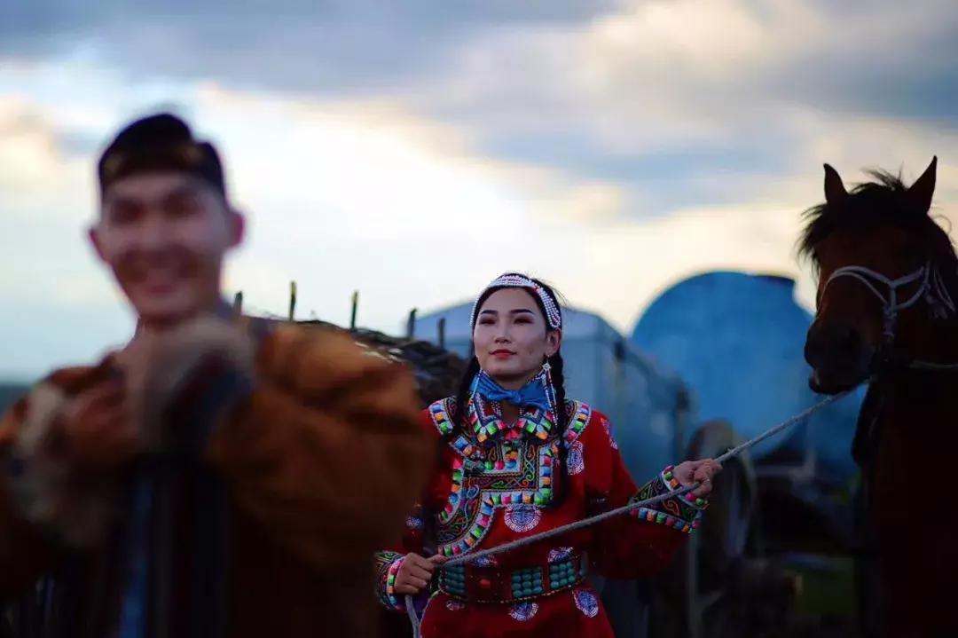 呼伦贝尔陈巴尔虎草原游牧部落 (呼伦贝尔陈巴尔虎旗人多不多)