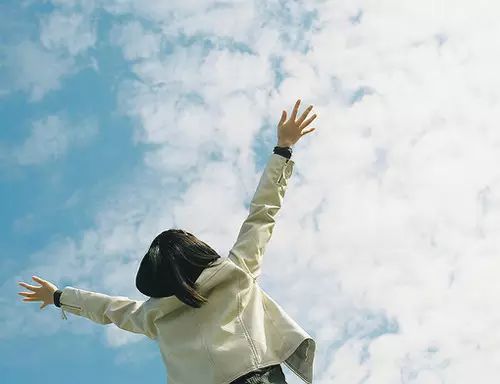 女生问你借钱高情商回复,喜欢的女生问你借钱怎么办